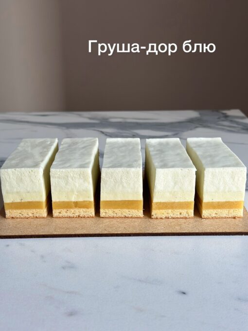 Нарезное пирожное "Груша-дор блю"